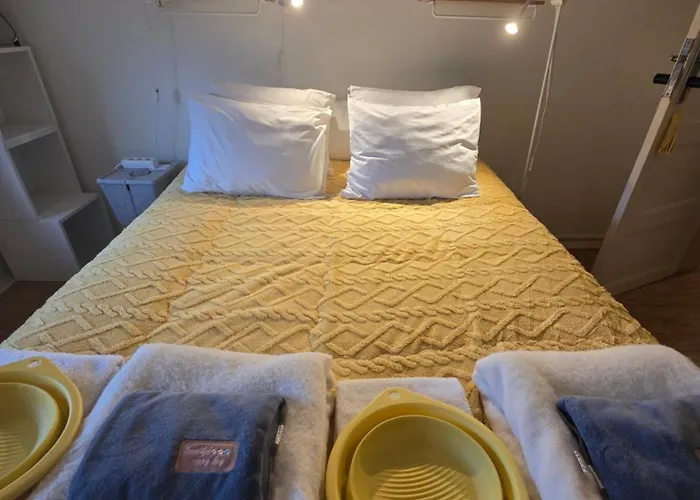 Majesticlara Bed and Breakfast *